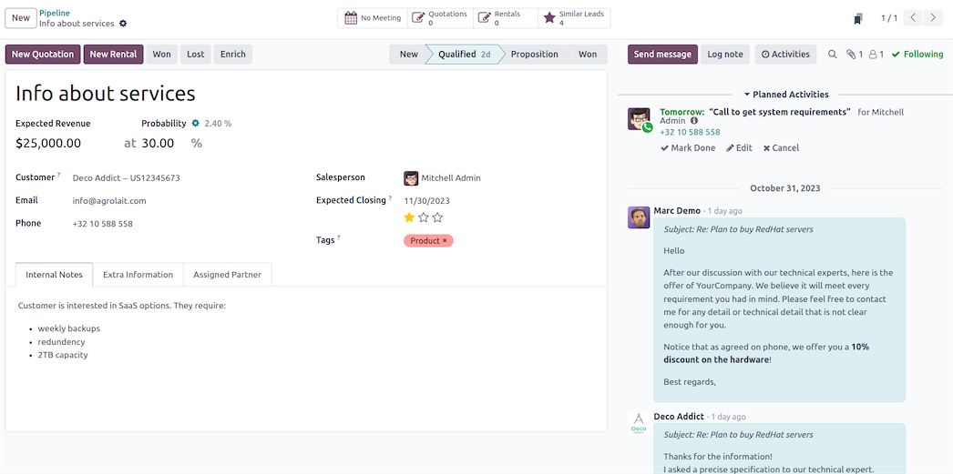 Form peluang Odoo CRM dengan pendapatan diharapkan, tahap pipeline, dan riwayat komunikasi